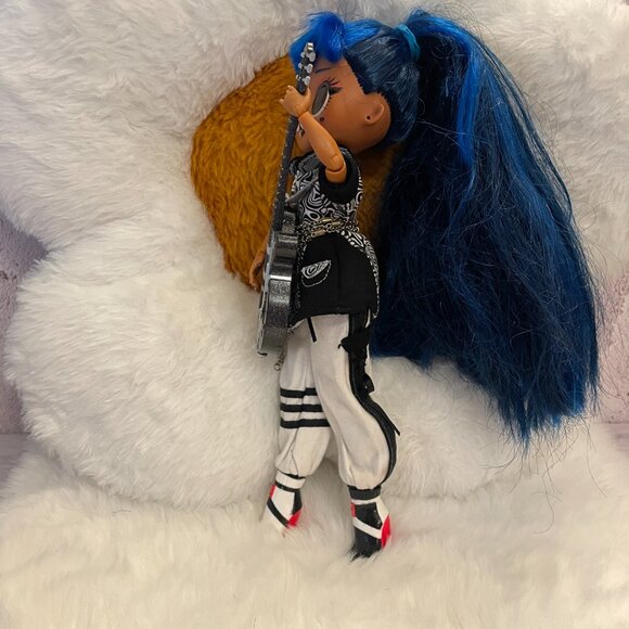LOL Surprise OMG Downtown BB Fashion Doll Blue Hair (SKU: 320TO) - Picture 7 of 16